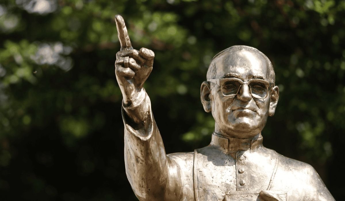 ysuca91siete's tweet photo. #SanRomero | El teólogo y sacerdote diocesano Vicente Chopin informó que, mediante una reciente circular, se les pidió a los párrocos oración ante la posibilidad de declarar a monseñor Romero como Doctor de la Iglesia. Chopin explicó que este es un proceso que no se concede a cualquier santo y que requiere, entre otros elementos, un aporte intelectual y teológico significativo a la tradición cristiana.

📎Más información: https://t.co/g5aqL7NnBE