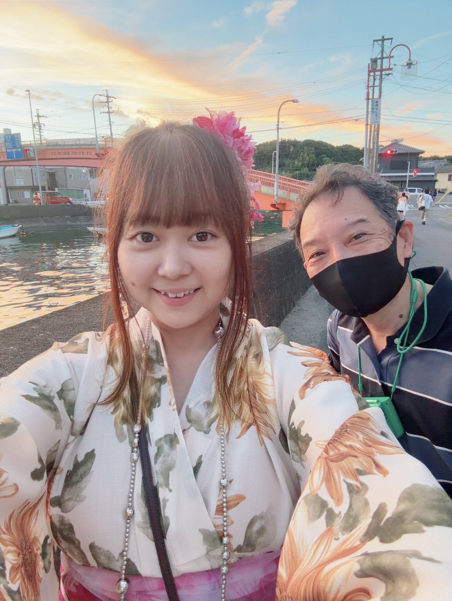 charmy0531's tweet photo. 夏の夕方🍧👘✺⋆*

ひまわりの浴衣着たよ🌻👘
空がキレイ🌇

そしてお祭り🍧🎇🍟👘

���真いっぱい撮った
- ̗̀ ( ˶'ᵕ'˶) ̖́- https://t.co/VwdPMLFnvu