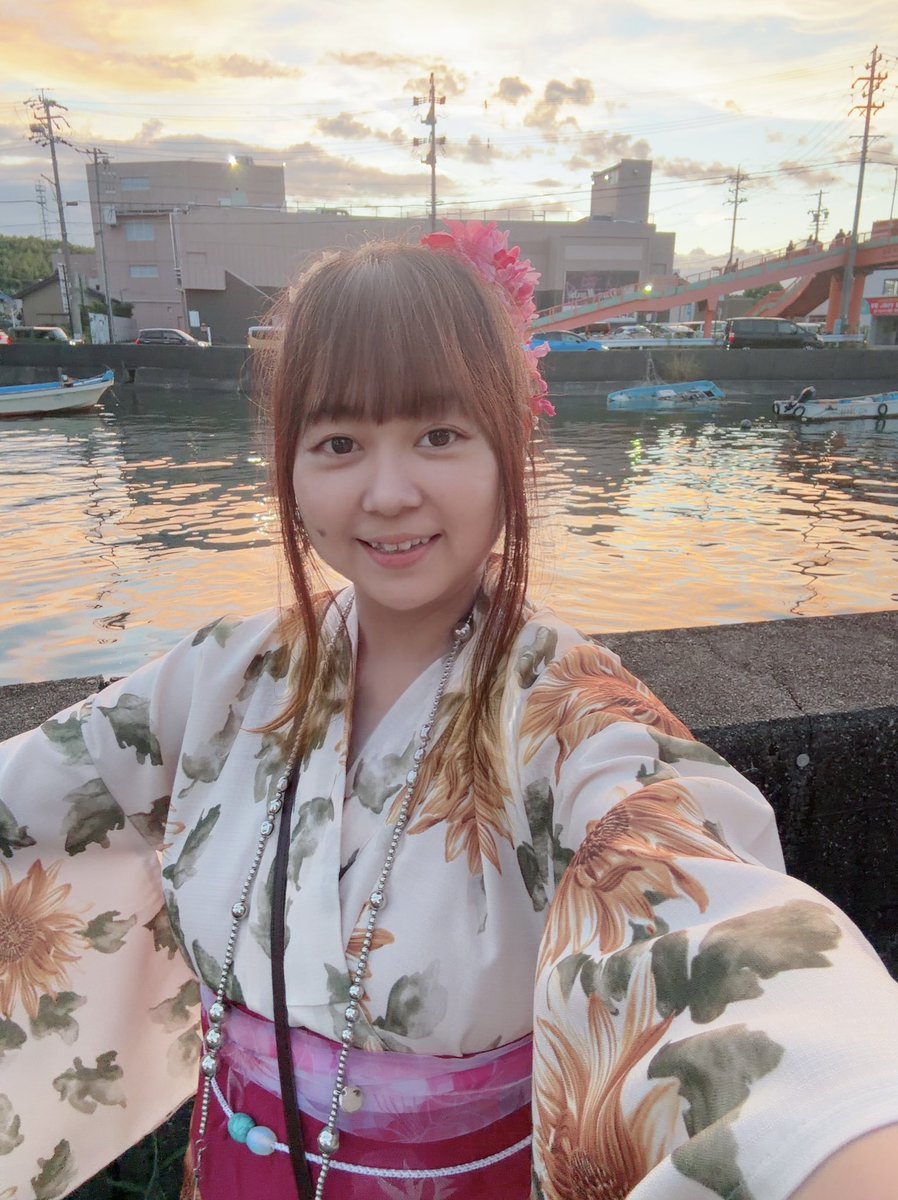 charmy0531's tweet photo. 夏の夕方🍧👘✺⋆*

ひまわりの浴衣着たよ🌻👘
空がキレイ🌇

そしてお祭り🍧🎇🍟👘

���真いっぱい撮った
- ̗̀ ( ˶'ᵕ'˶) ̖́- https://t.co/VwdPMLFnvu
