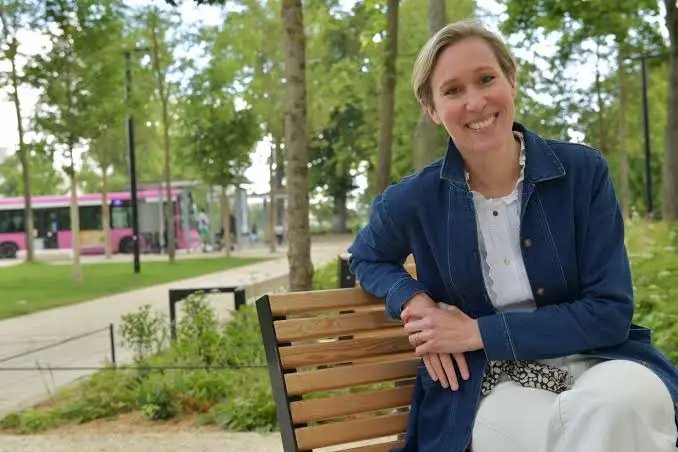 LouipiR's tweet photo. J'en ai marre de voir tjrs les mêmes têtes de gland de LFI sur ce réseau. Donc voici @Laure_Miller, députée dont on ne parle jamais mais qui a quand même on tête bien plus sympathique. Ça change hein ? https://t.co/R9T2NqyHZd