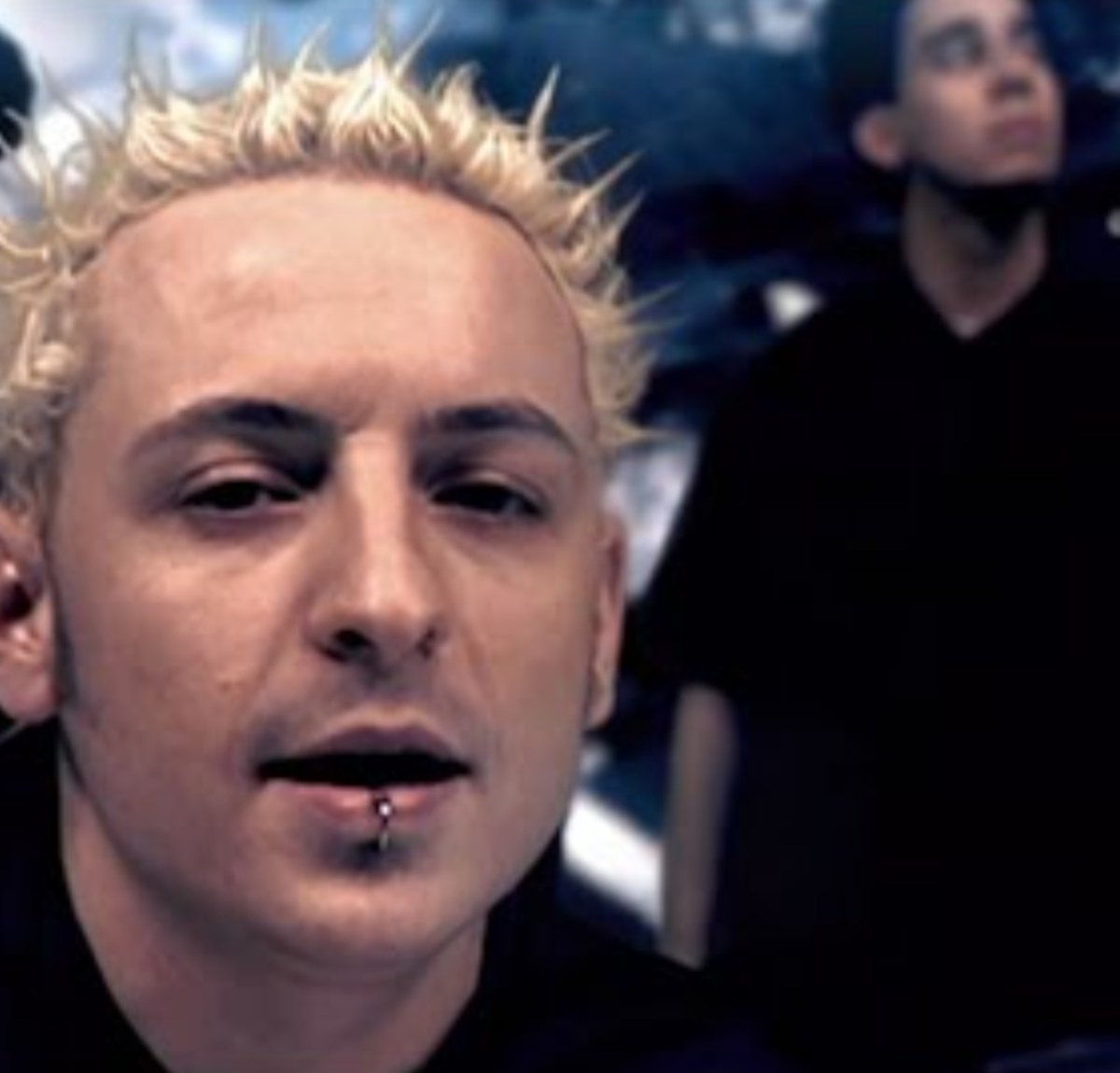 SOTSPodcast's tweet photo. Crawling by Linkin Park has officially surpassed 1 Billion streams on Spotify.

The song is taken from the band's debut studio album Hybrid Theory. https://t.co/VHwejjn8dP