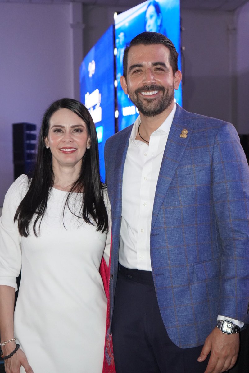RubenGuajardoB's tweet photo. Ayer acompañé a nuestra senadora @MichelGonzalezM en la presentación de su 2do Informe de Actividades y tuve la oportunidad de saludar a nuestro presidente nacional, @JorgeRoHe.

Qué gusto coincidir con grandes panistas y seguir haciendo equipo por México. 💙🇲🇽 https://t.co/NoGOb6etxm