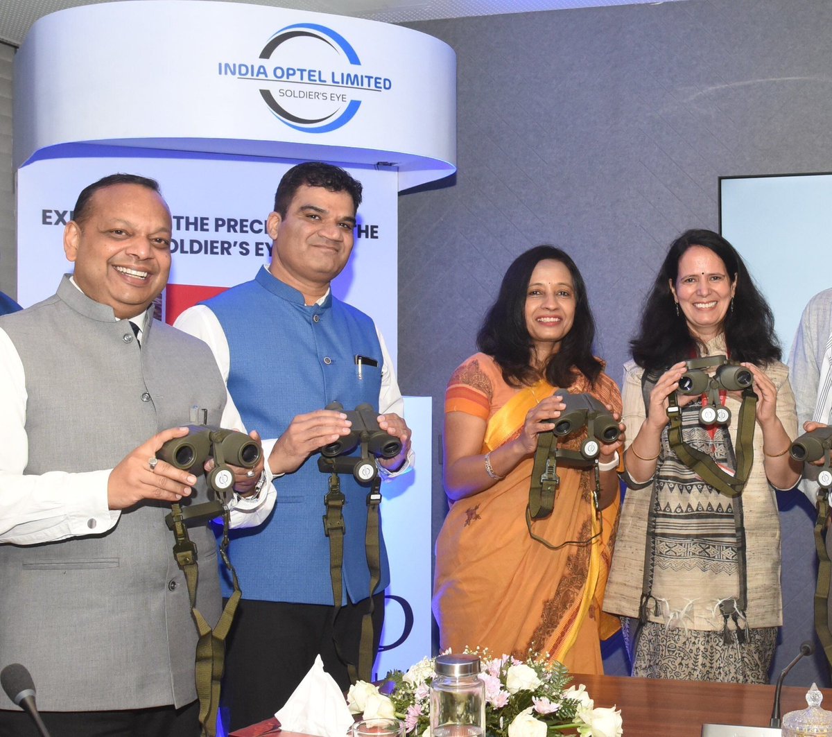 NewDelhiTimes's tweet photo. IOL launches indigenous 'GARUD' High Resolution Binoculars for civil market
#IOL #GARUD #Binoculars
https://t.co/1wipXH7voB https://t.co/yAGAbincr2