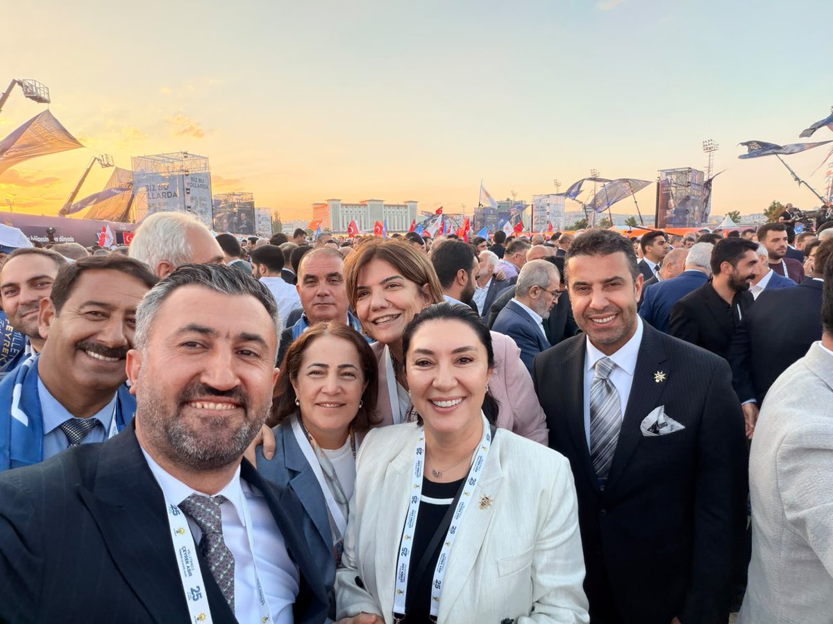 Dtilhamiyildiz's tweet photo. 📍 Ankara

Milletimizin umudu, Türkiye’nin değişim ve dönüşüm iradesi olarak 14 Ağustos 2001’de başlayan kutlu yürüyüşümüzün 25. kuruluş yıl dönümü vesilesiyle Ankara’da düzenlenen programda yerimizi aldık.

Çeyrek asırdır milletimizle omuz omuza, aynı inanç ve aynı heyecanla…

Cumhurbaşkanımız ve Genel Başkanımız Sayın Recep Tayyip Erdoğan’ın liderliğinde; eser ve hizmet siyasetimizle ülkemize hizmet etmeye, Türkiye Yüzyılı hedeflerimiz doğrultusunda durmadan, yorulmadan yürümeye devam edeceğiz.

25 yıldır milletimizle, nice yıllara aynı aşkla, aynı davayla…

AK Partimizin 25. kuruluş yıl dönümü kutlu olsun. 🇹🇷

#AKParti25Yaşında #TürkiyeYüzyılı #AKParti