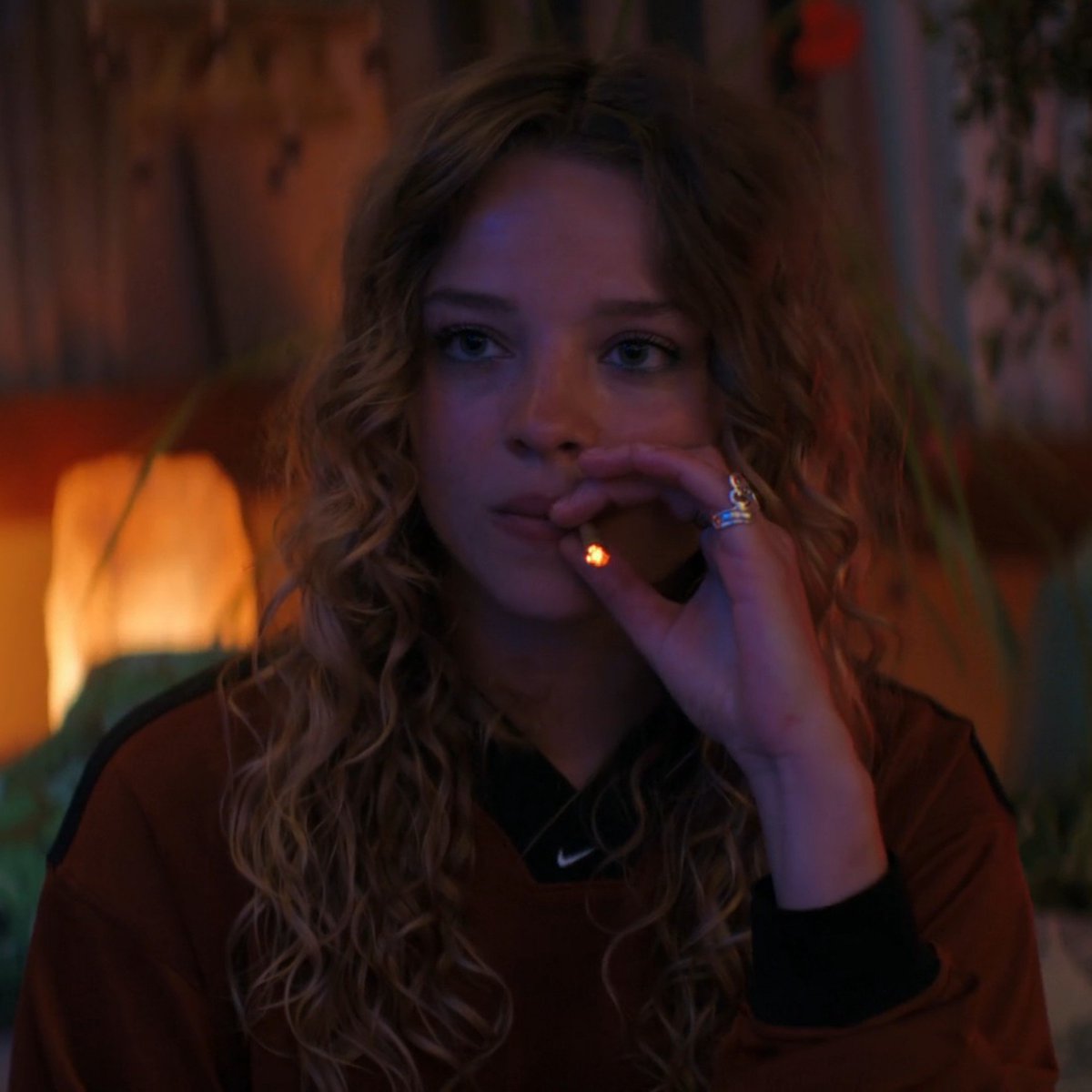 cinewlw's tweet photo. she looks so hot smoking like WHY https://t.co/6nVXstjecp