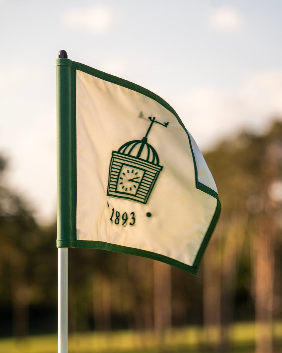 WokingGolf's tweet photo. Can you spot the difference between our club logo and the Ladies' Section logo?

Our clocktower has the clock hands set at nine minutes past three, representing 1893. The Ladies' Section, founded two years later, has the hands set at nine minutes past five, representing 1895. https://t.co/sQwfQn33SU