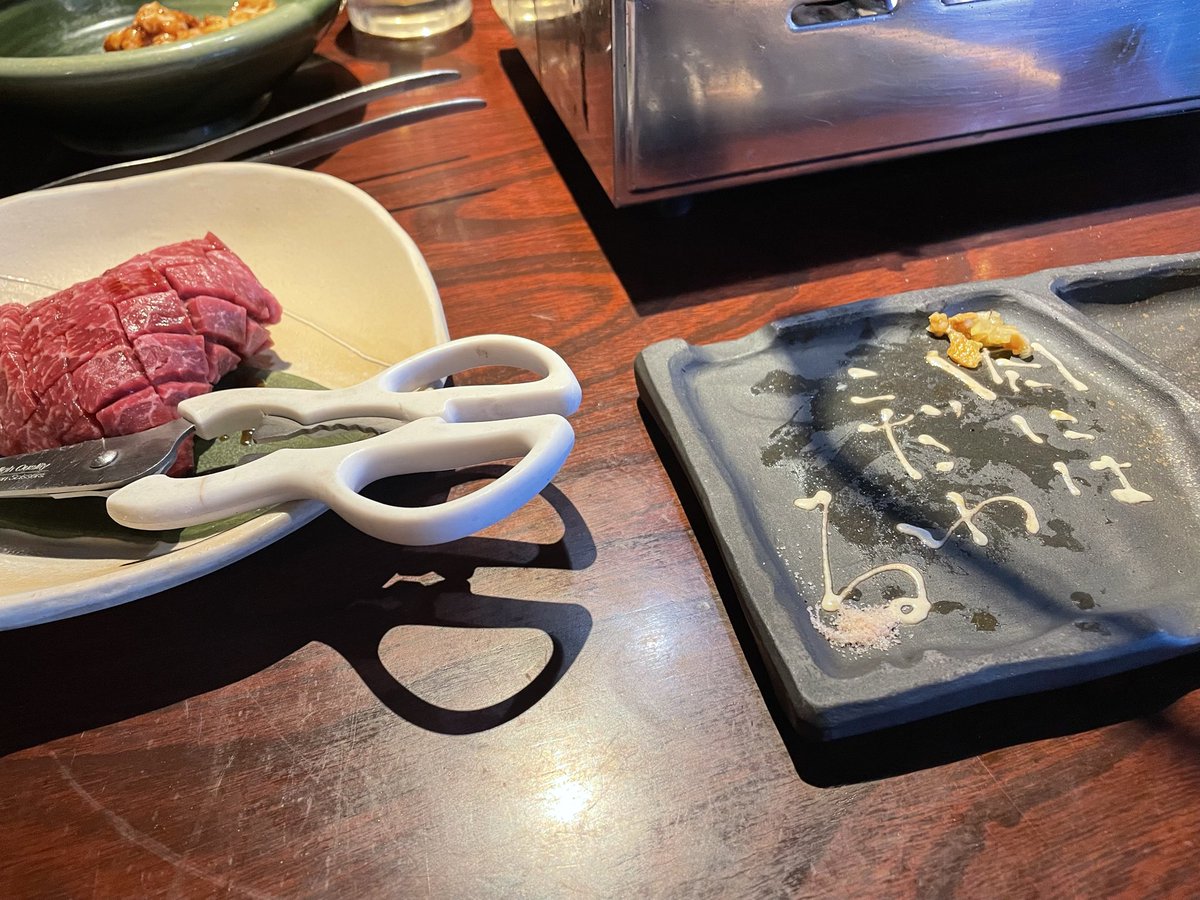 uni_birth7's tweet photo. お誕生日の焼肉からの今年は小山のロールケーキやったりー
にゃんこのぷるぷるプリンやったりー https://t.co/LsaF0CE7mk
