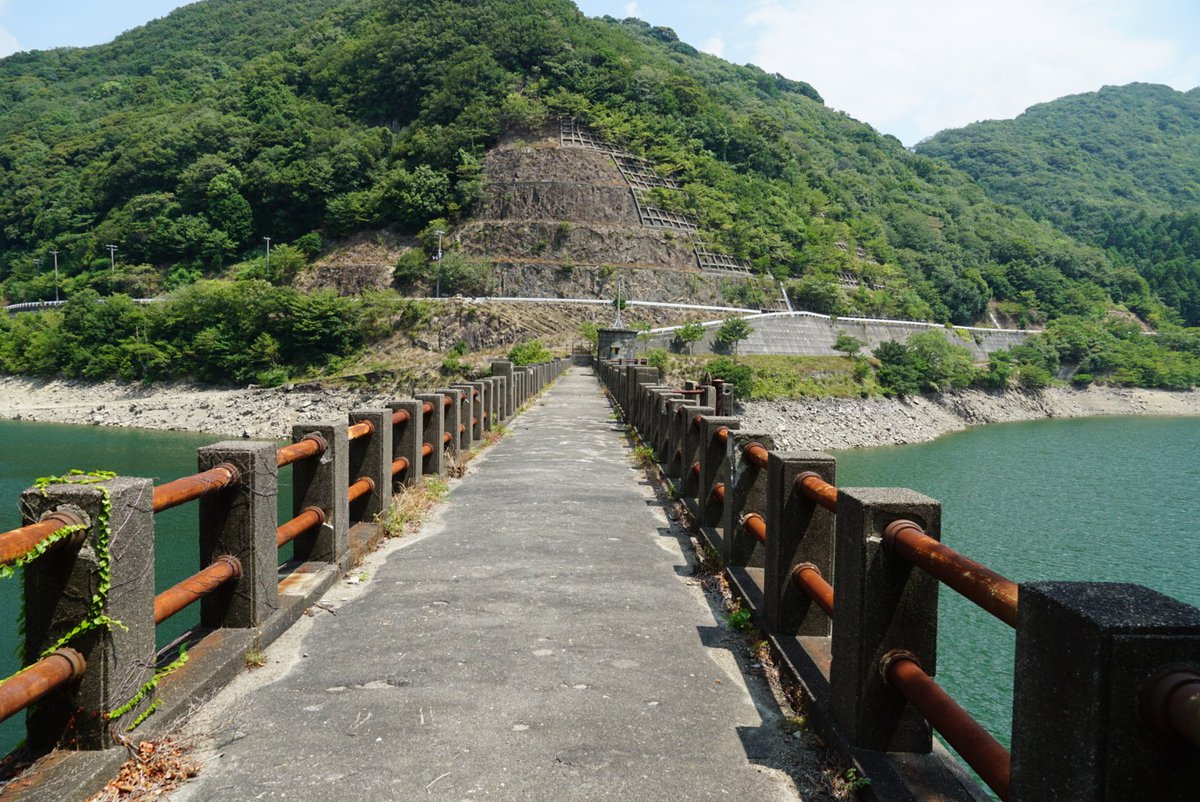 kyamada_ky's tweet photo. 2日間ダムカード収集の旅で兵庫県に行ってきました
ほぼ再訪だったので印象に残ったものを
全体的に水位が低かったのもあり、見ることができました
#成相ダム
#成相池堰堤 https://t.co/ucQlzkEOZF