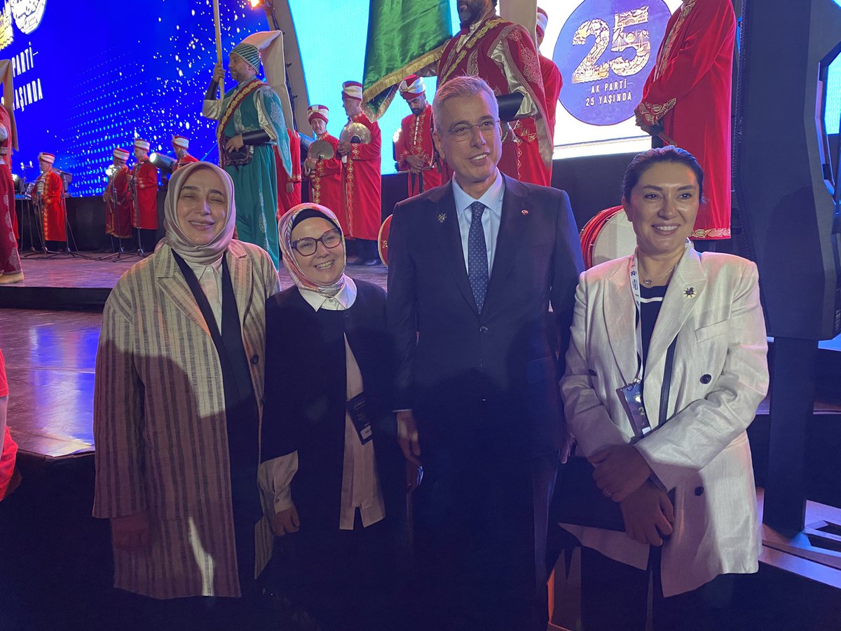 AvOzlemZengin's tweet photo. #AKPARTİ25YAŞINDA

#MilletimizleÇeyrekAsır https://t.co/i3YpR2XtvF