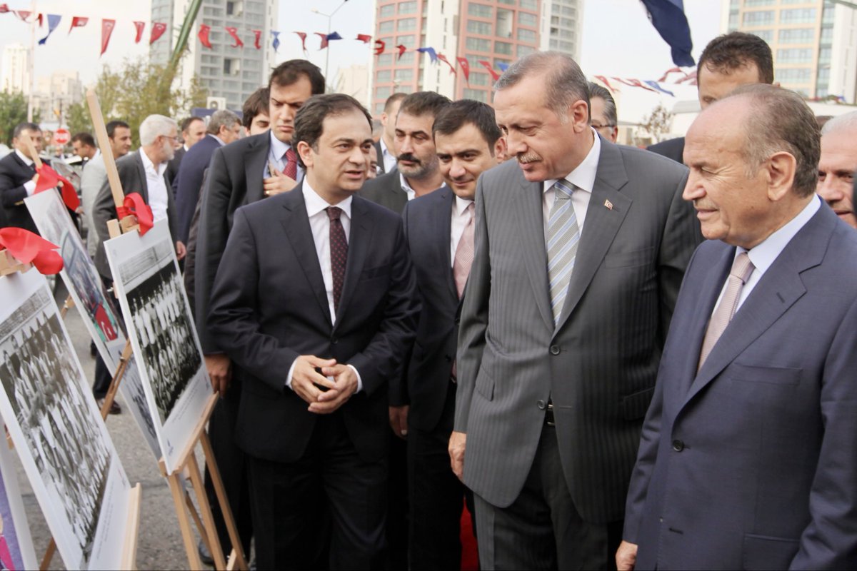 hayribaracli's tweet photo. 25 yıllık bir hizmet yolculuğundan…

Milletimize hizmeti, Türkiye’ye eser kazandırmayı ve ülkemizin yarınlarını daha güçlü kılmayı kendine görev bilen bir anlayışın izinde…

Dünden bugüne, aynı heyecan ve kararlılıkla.

Hizmet yolunda nice yıllara… 🇹🇷 https://t.co/aqbQ3NInOj