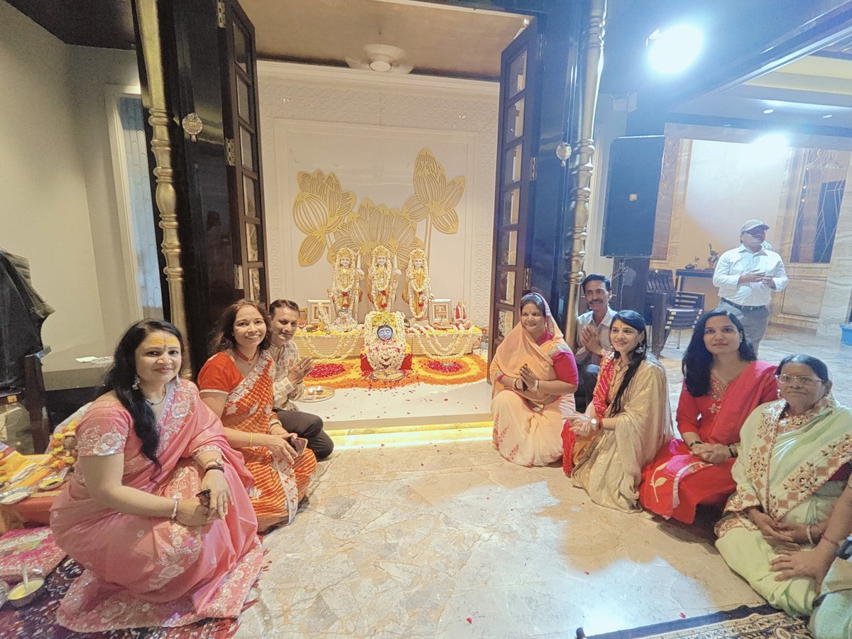 burad_manish's tweet photo. जैथल्या परिवार ब्यावर द्वारा आयोजित श्री रुद्राभिषेक पूजन मंगल में  प्रभु के दिव्य दर्शन और पूजनीय संत मुनियों का आशीर्वाद प्राप्त किया। https://t.co/442THqe2GY
