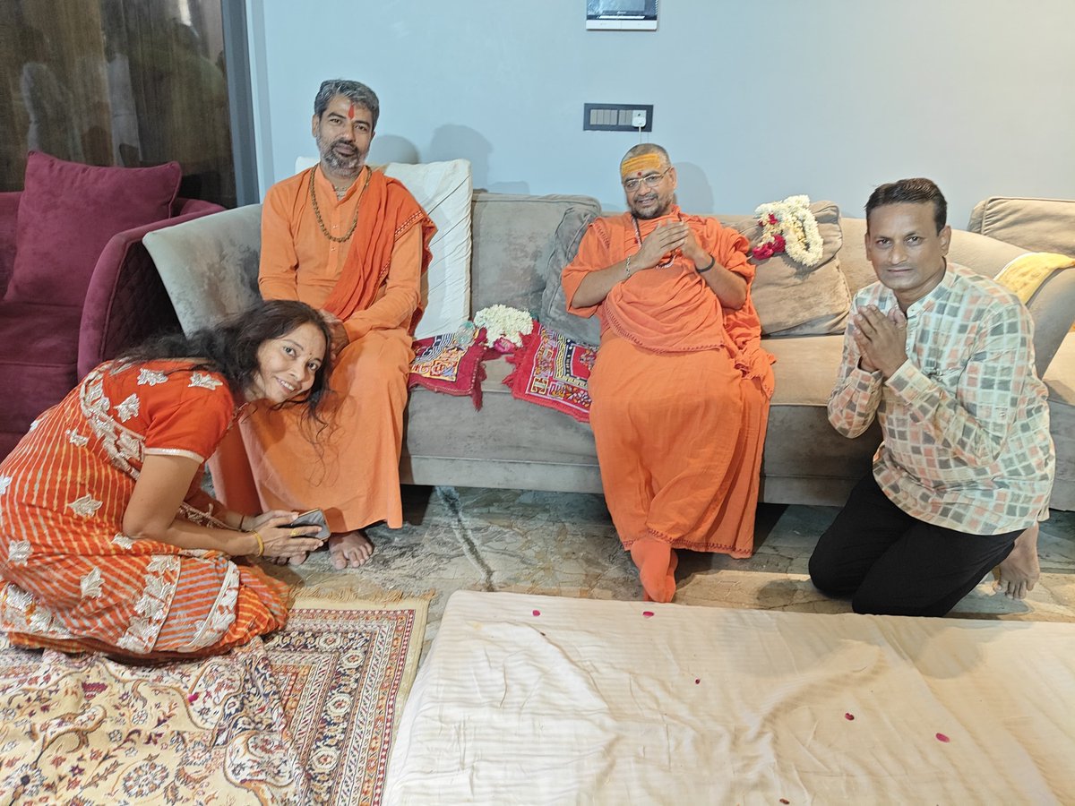 burad_manish's tweet photo. जैथल्या परिवार ब्यावर द्वारा आयोजित श्री रुद्राभिषेक पूजन मंगल में  प्रभु के दिव्य दर्शन और पूजनीय संत मुनियों का आशीर्वाद प्राप्त किया। https://t.co/442THqe2GY