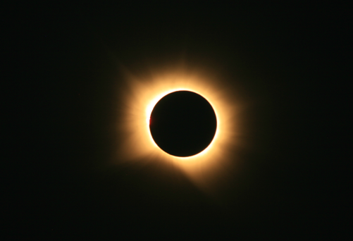 TechSpatiales's tweet photo. Vous avez déjà vu des photos incroyables de l'éclipse, maintenant voici... les miennes.
Elles ont été prises avec le même EOS 400D et la même optique Tamron 18-250mm qui ont déjà vu 6 éclipses, leur première remonte à 2008 en Mongolie.
Mon seul appareil depuis tout ce temps. https://t.co/QpFAowzYoe
