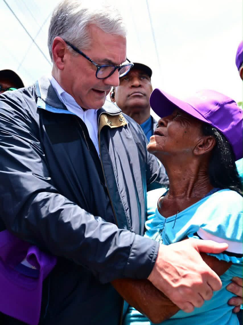 MiguelAlmontee's tweet photo. Gonzalo En Azúa, la gente están en las calles. Loco con el. 

#GonzaloEnAzua #Gonzalo2028 #VamoConTó https://t.co/9L7n03AEHg