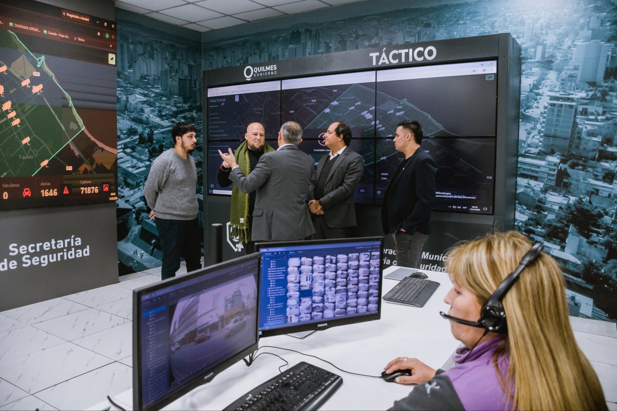 gaspodestefano's tweet photo. 🤝Junto a @FelipePeixotoBR, Secretario General y Pedro Spadale de @NiteroiPref  recorrimos el Centro de Emergencias Quilmes #CEQ, intercambiamos experiencias de gestión de seguridad y construimos una agenda de trabajo común y cooperación internacional

#SeguimosParaAdelante ☀️ https://t.co/QnxJdlG5tQ