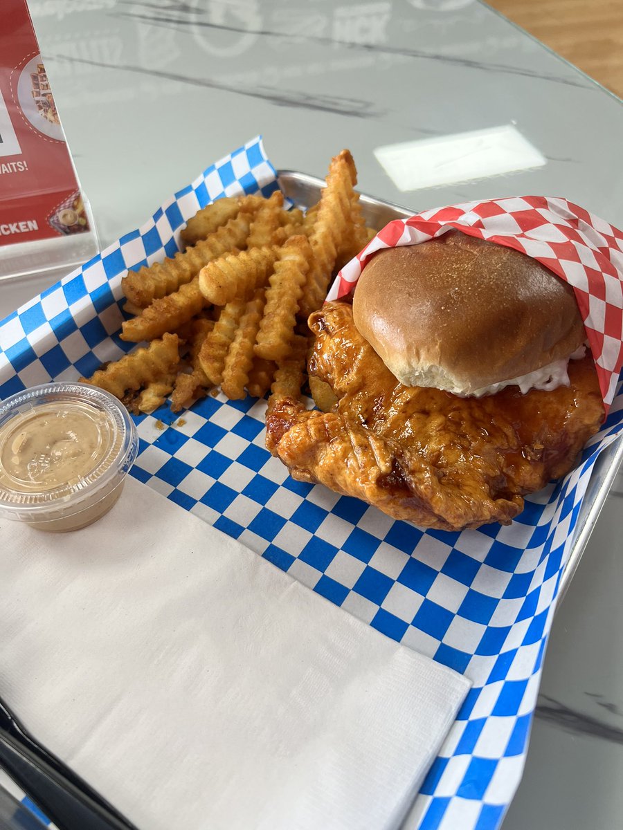 MrAshley_'s tweet photo. Chicken sandwich was more chicken than sandwich!! https://t.co/5Fvq2n0kNs