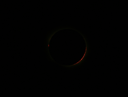 TechSpatiales's tweet photo. Vous avez déjà vu des photos incroyables de l'éclipse, maintenant voici... les miennes.
Elles ont été prises avec le même EOS 400D et la même optique Tamron 18-250mm qui ont déjà vu 6 éclipses, leur première remonte à 2008 en Mongolie.
Mon seul appareil depuis tout ce temps. https://t.co/QpFAowzYoe