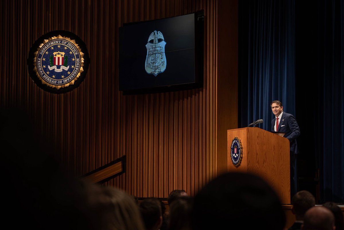 AGToddBlanche's tweet photo. Earlier today, I had the pleasure of speaking to @FBI’s newest class of Special Agents alongside @FBIDirectorKash. @TheJusticeDept is grateful for their service and will always have their backs. Congratulations to these men and women on this important achievement! https://t.co/Qwf7b7V2DA