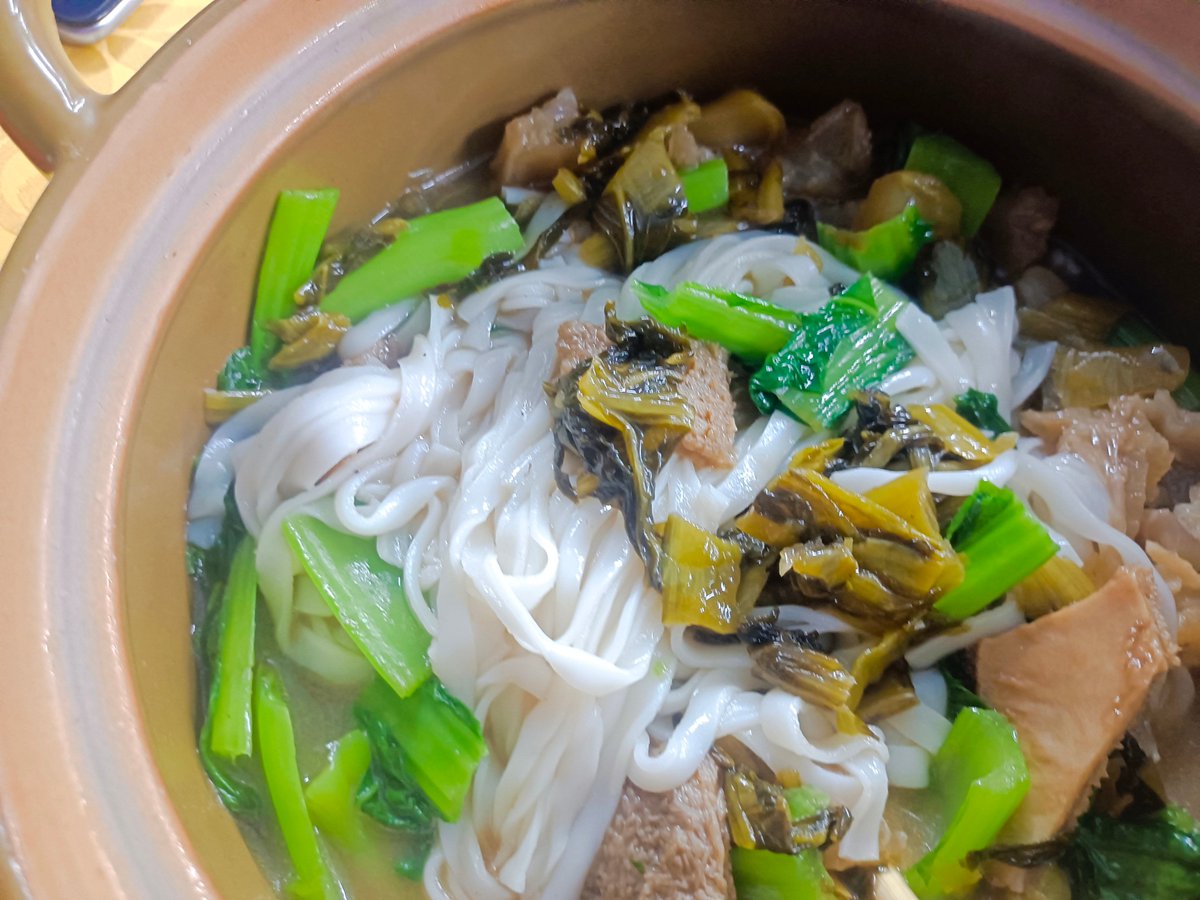 Susanbe45314509's tweet photo. Midnight snack win: buttery garlic noodles that hit just right ， https://t.co/CumcYAZIwp
