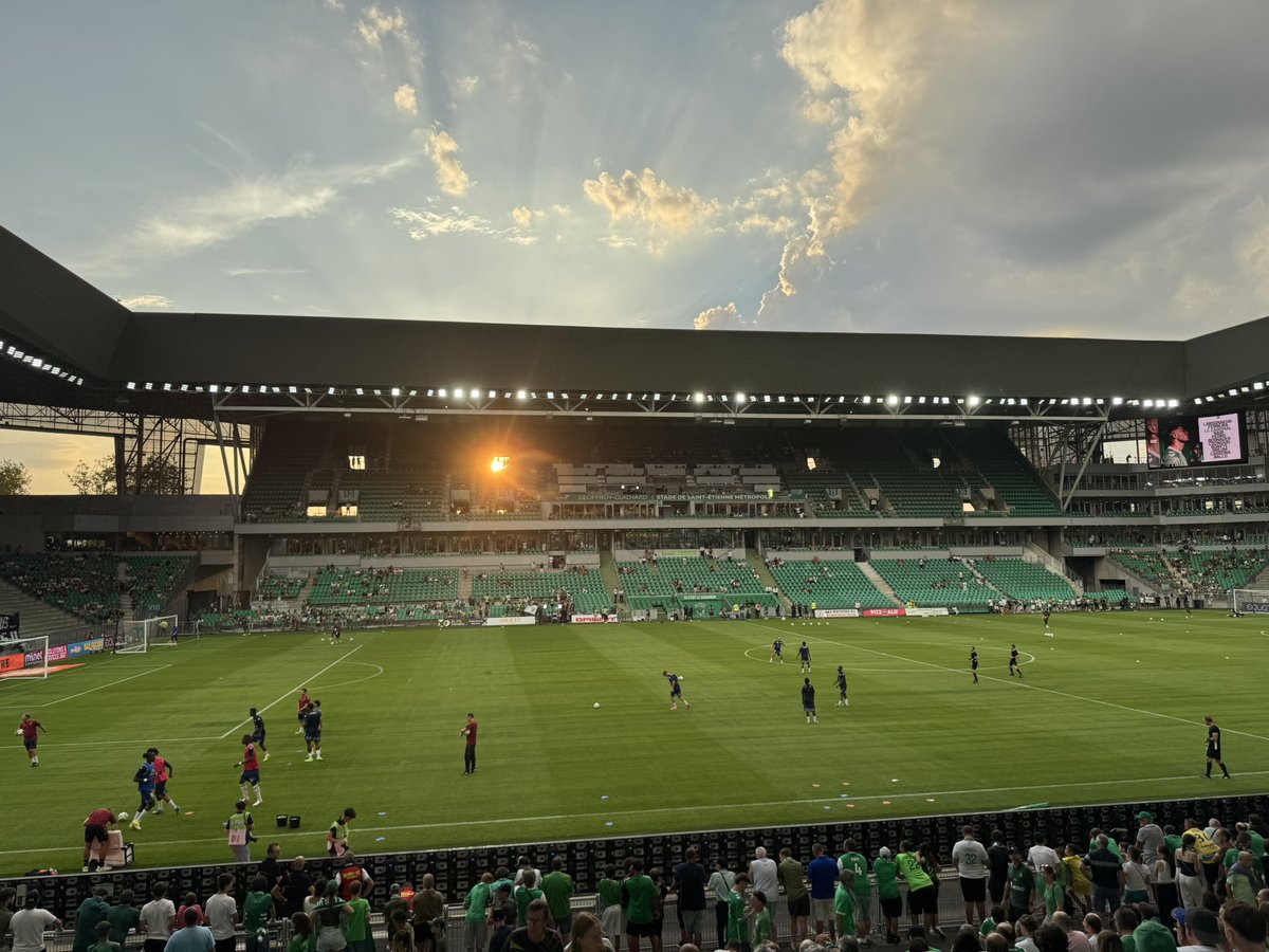 labuse42's tweet photo. 2nde éclipse de la semaine 
ALLEZ LES VERTS !! 💚💚 #ASSECF63 https://t.co/4IX4r1NrtJ