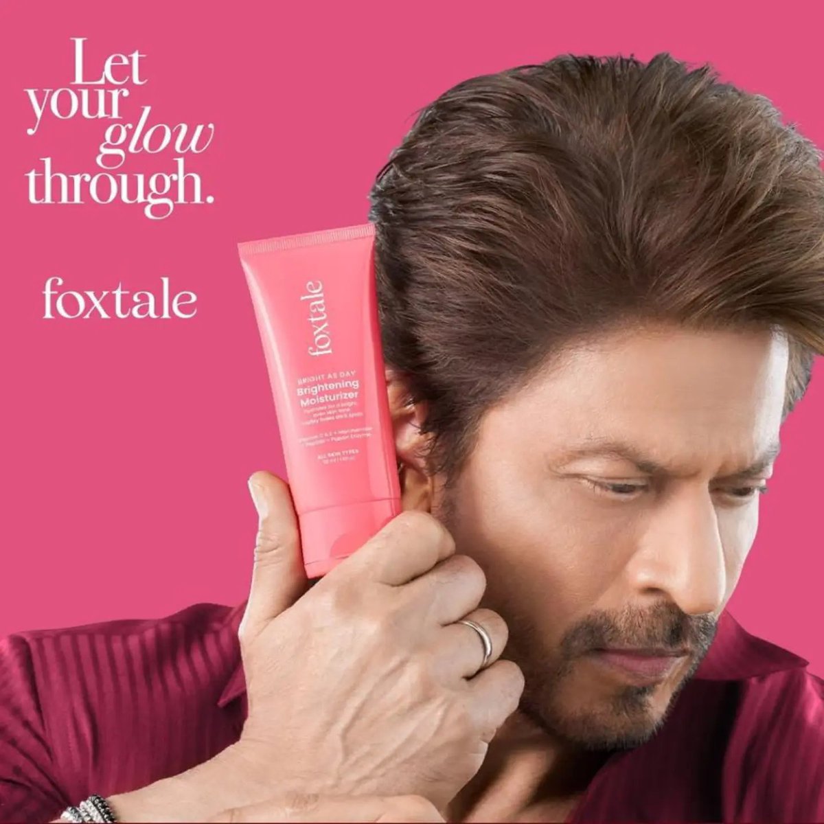 teamsrkfc's tweet photo. [More]: King Shah Rukh Khan in the brand new Foxtale advert 💝

@iamsrk

#ShahRukhKhan #Foxtale #SRK #TeamShahRukhKhan #Ad https://t.co/KDtyLBqDYD