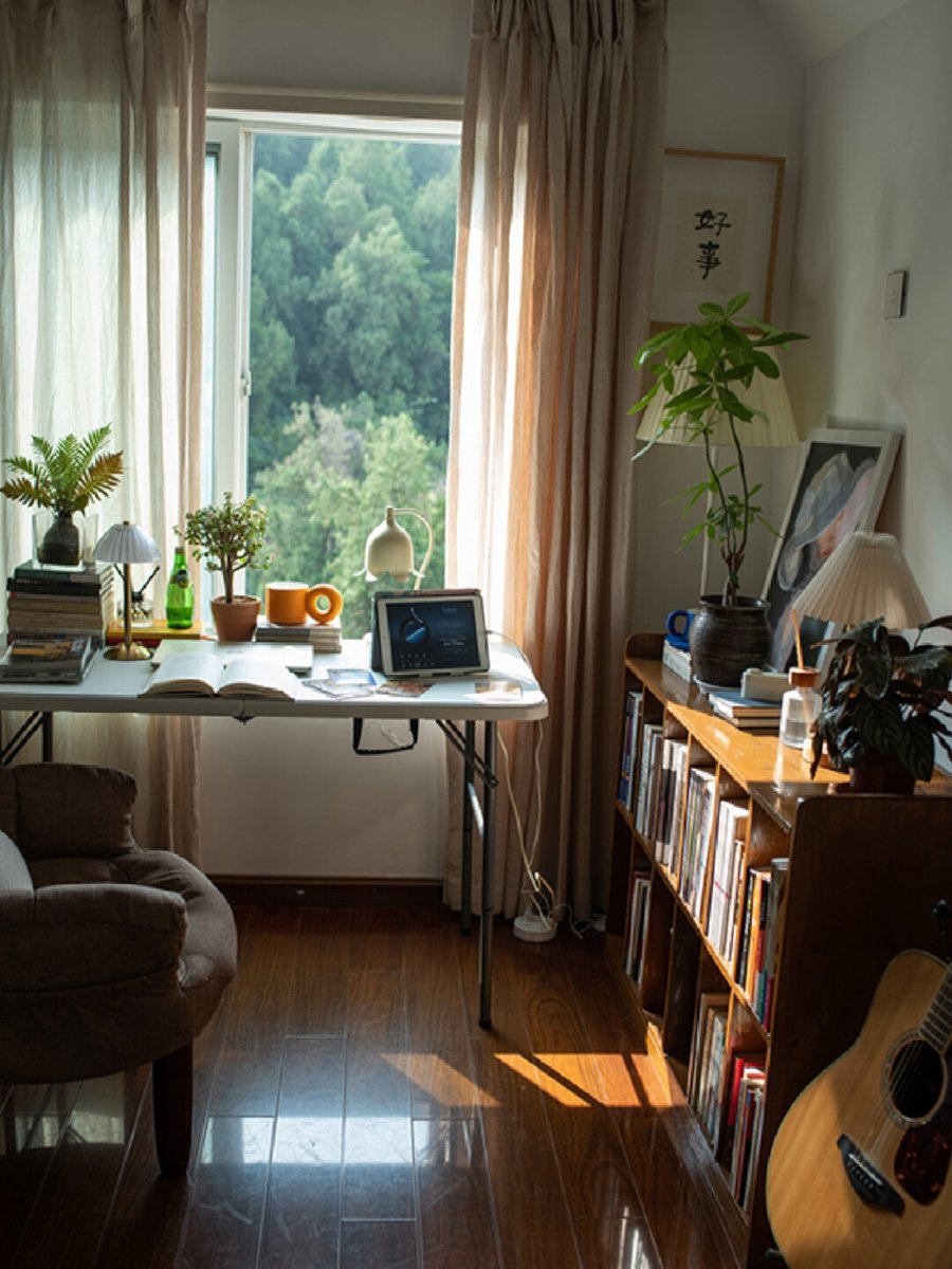 watsonlocked's tweet photo. A well-organized desk = 30% faster work + 20% less stress  Small adjustments make big vibes—your future focused self will thank you!， https://t.co/7eJrqYXKDI
