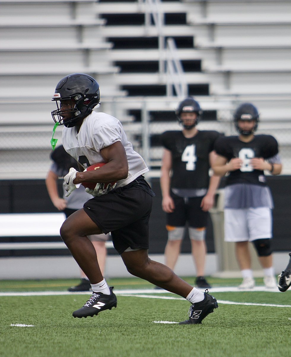 sep_football's tweet photo. 2 WEEKS UNTILL KICKOFF!
#earneverything #entitledtonothing https://t.co/kUtCqXjySN