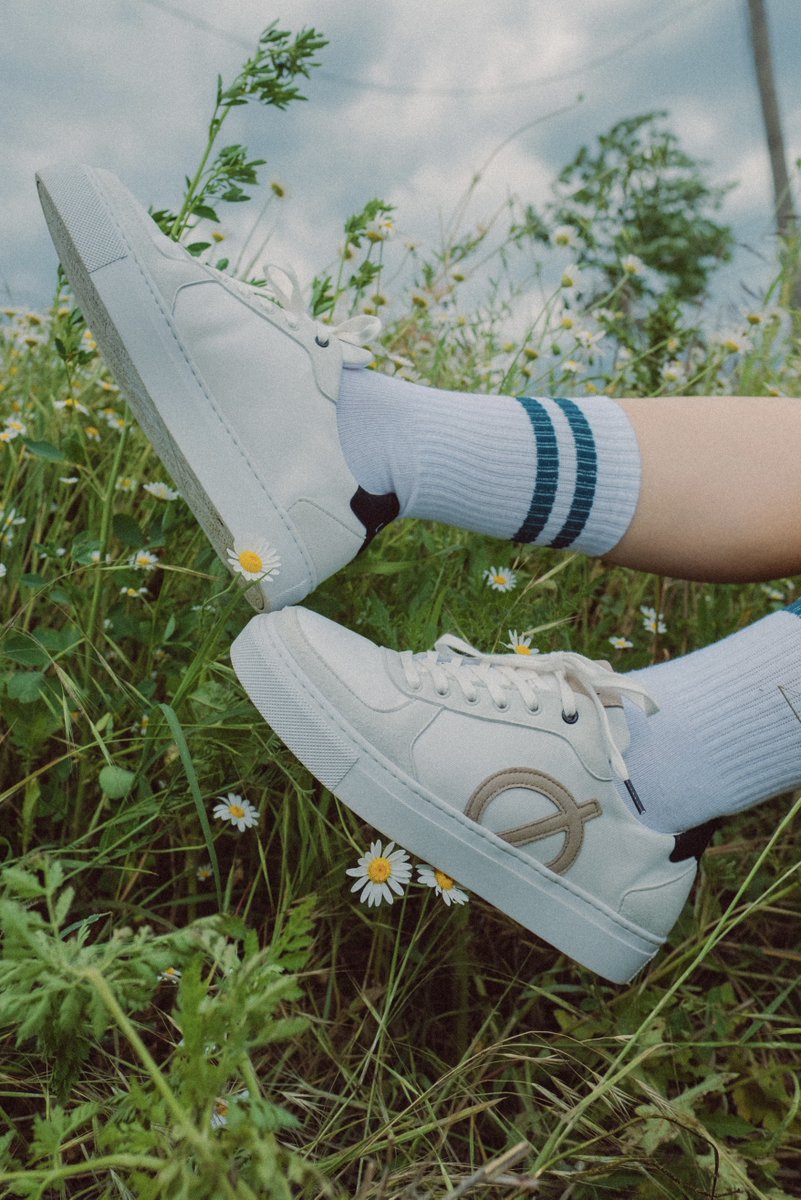 lociwear's tweet photo. A little bit of sunshine, a lot of LØCI.

#LOCI #MoveWithPurpose #EverydayStyle https://t.co/KzwZFZ37bp