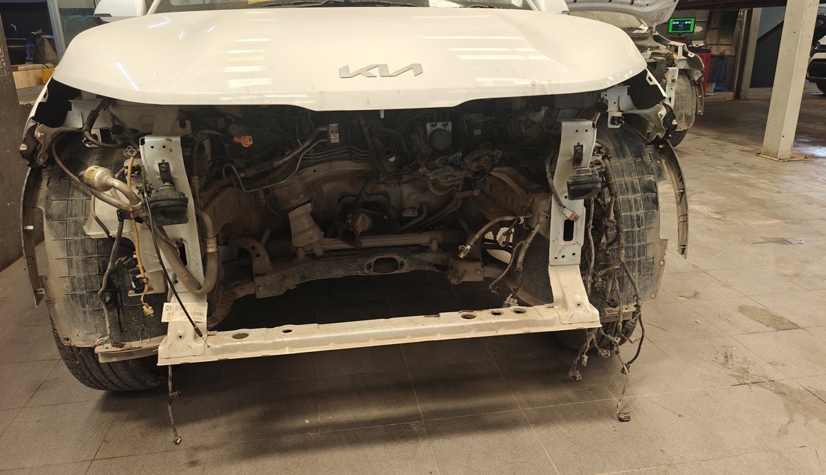 Aniljhajha87132's tweet photo. @KiaInd @Kia_Worldwide Engine failed at 98k km on my Kia Sonet (RJ07CD7545) under warranty! Car stranded at Ratan Kia Bikaner for 33 DAYS. Now Kia is forcing partial Half-Engine repair, risking family safety! Pls intervene @ConsumerCal @morthindia #KiaSonet #KiaIndia https://t.co/vYxN2WNidu