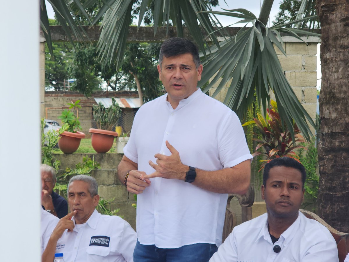 yandir_apure's tweet photo. Hoy juramentamos la Dirección Regional #EvoluciónPolíticaDeCentro 
en el estado #Barinas, dando un nuevo paso en la construcción de una fuerza nacional al servicio de todos los venezolanos.

Con el acompañamiento de nuestros hermanos de lucha, @EmillUlloa y @freddysuperlano , seguimos sumando voluntades, organizando y avanzando con firmeza hacia la Venezuela que todos soñamos: una verdadera #VenezuelaTierraDeGracia.

¡Seguimos construyendo juntos la Evolución de Venezuela! 🇻🇪

@VoluntadPopular
@VenteVenezuela
@ConVzlaComando

#EvoluciónPolíticaDeCentro #Barinas #Venezuela #TierraDeGracia