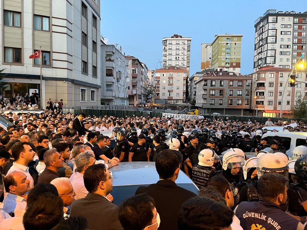 HasanCucuk's tweet photo. Dün Süleymanlıların liderini tutukladılar bugün Ümraniye’deki yurtlarına polis baskını geldi. 28 Şubat AKP eliyle son gaz devam ediyor! https://t.co/FuP33yQswO