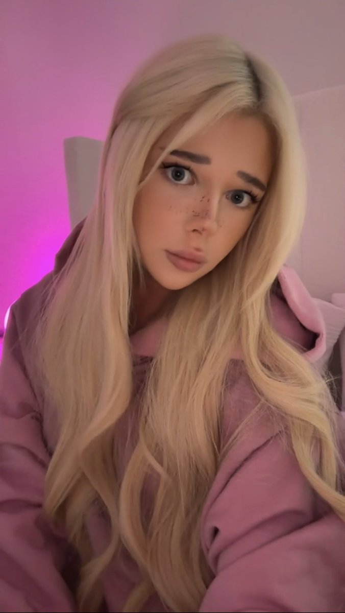 aubreytsxo's tweet photo. nobody wants a 🏳️‍⚧️ girl but i’ll post anyway https://t.co/2bJe4YnweP