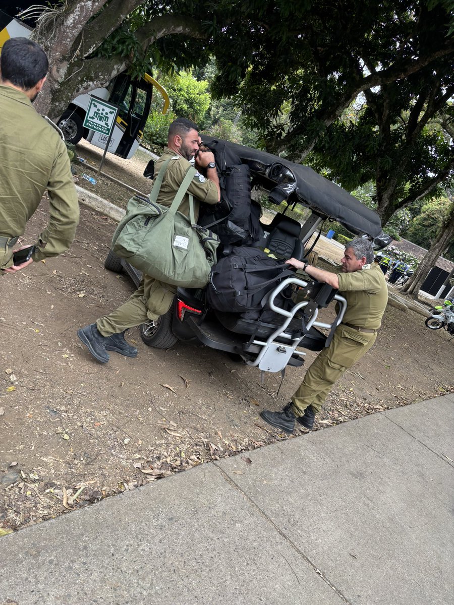 AmorYParanoia's tweet photo. Llega la delegación de Israel que va a brindarnos ayuda en momentos tan difíciles
Me sumo como voluntario para coordinar los equipos ❤️‍🩹 https://t.co/4ST260gfeZ