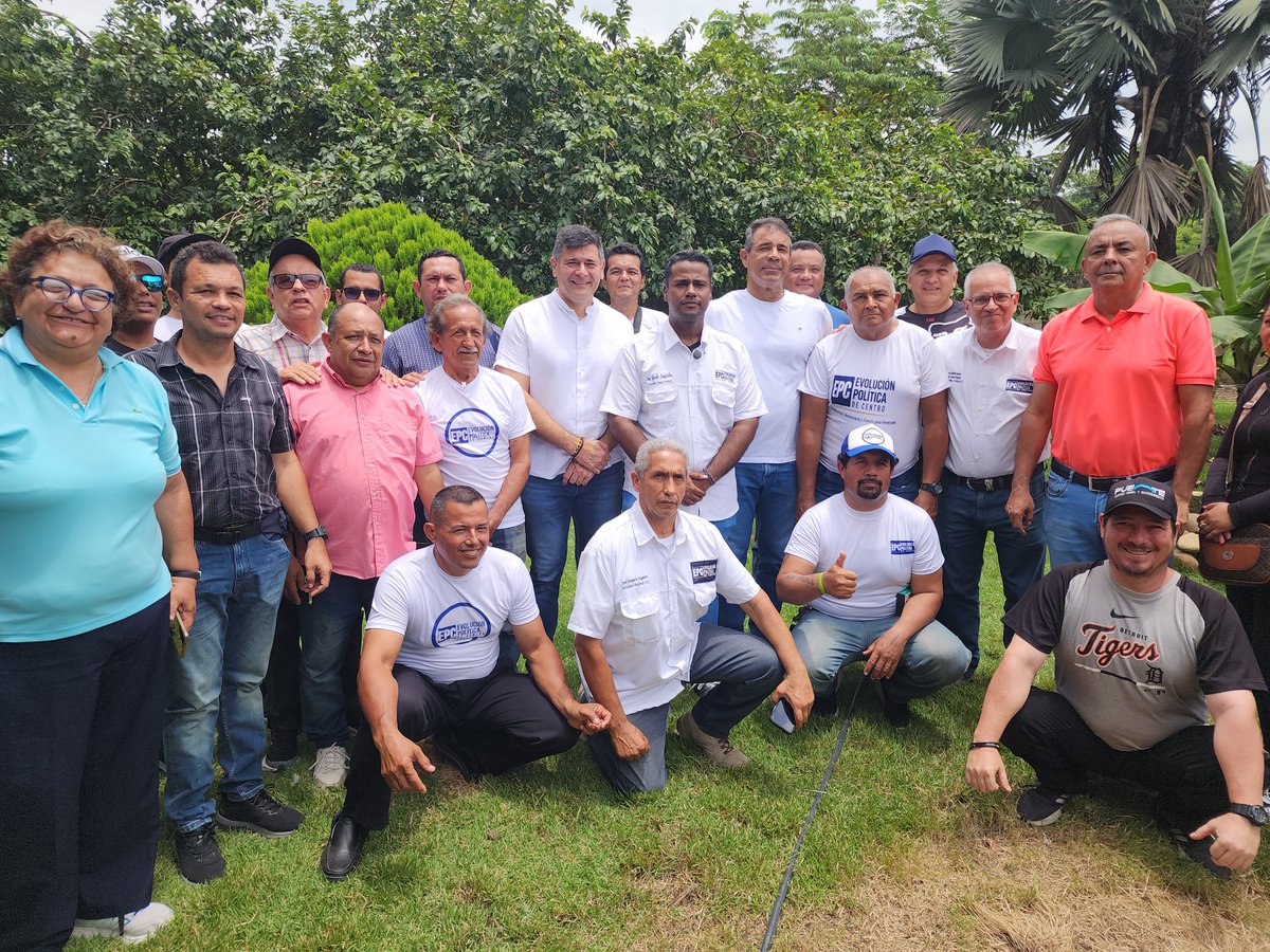 yandir_apure's tweet photo. Hoy juramentamos la Dirección Regional #EvoluciónPolíticaDeCentro 
en el estado #Barinas, dando un nuevo paso en la construcción de una fuerza nacional al servicio de todos los venezolanos.

Con el acompañamiento de nuestros hermanos de lucha, @EmillUlloa y @freddysuperlano , seguimos sumando voluntades, organizando y avanzando con firmeza hacia la Venezuela que todos soñamos: una verdadera #VenezuelaTierraDeGracia.

¡Seguimos construyendo juntos la Evolución de Venezuela! 🇻🇪

@VoluntadPopular
@VenteVenezuela
@ConVzlaComando

#EvoluciónPolíticaDeCentro #Barinas #Venezuela #TierraDeGracia