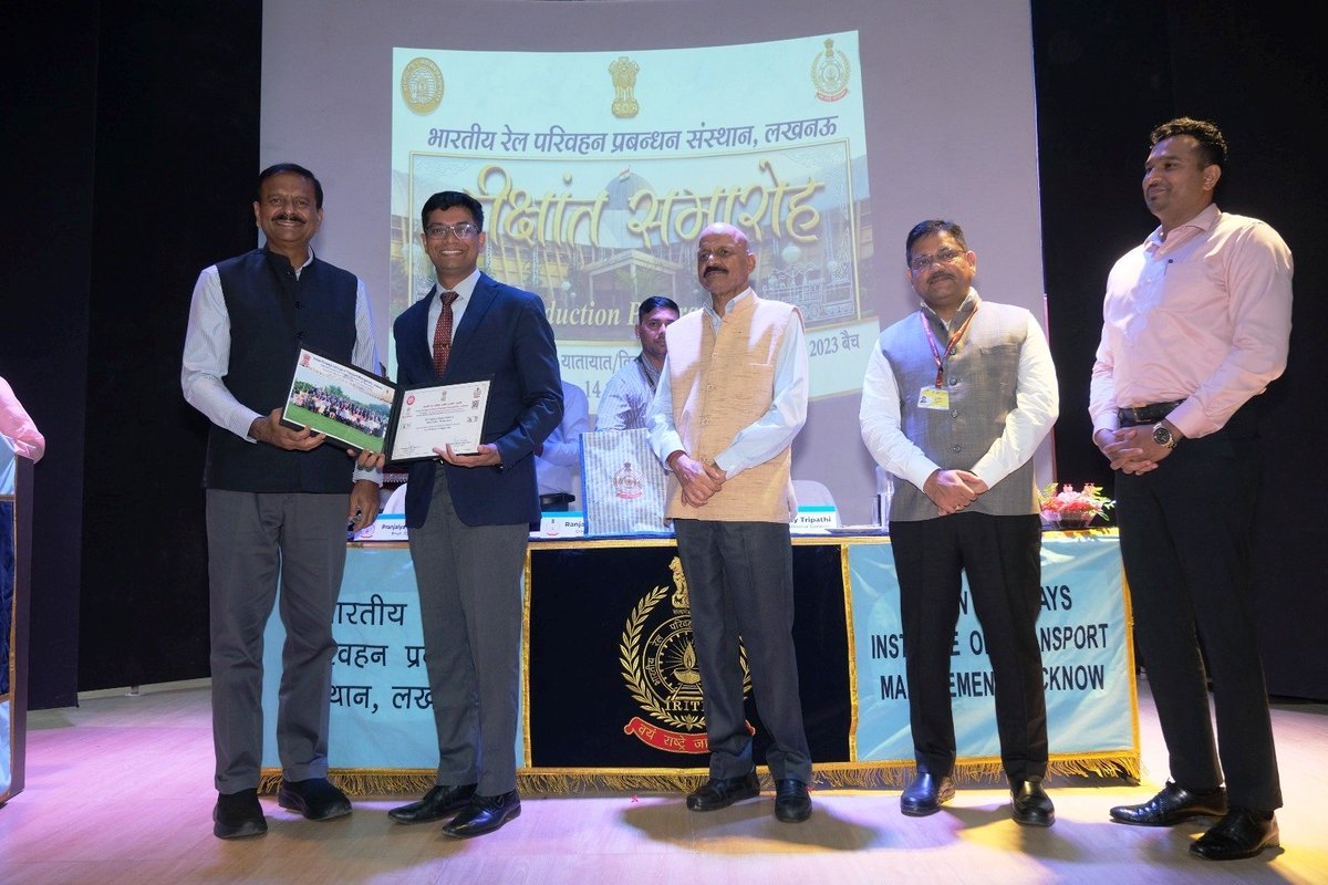 IRITMLKO's tweet photo. 82 probationers of IRMS (Traffic), IRMS (Accounts) &amp; IRPFS successfully completed their Induction Module at IRITM, Lucknow. DG Shri Ranjan Prakash Thakur and ADG Shri Sanjay Tripathi congratulated the officers and wished them a successful career in Indian Railways. https://t.co/KqCgTz0Xg2