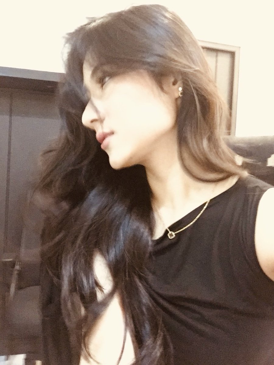 SW_RaishaJKT48's tweet photo. terima kasih untuk vc hari ini, sesi 3 nya soldout juga so happy! ❤️ https://t.co/tprYxlYeiY