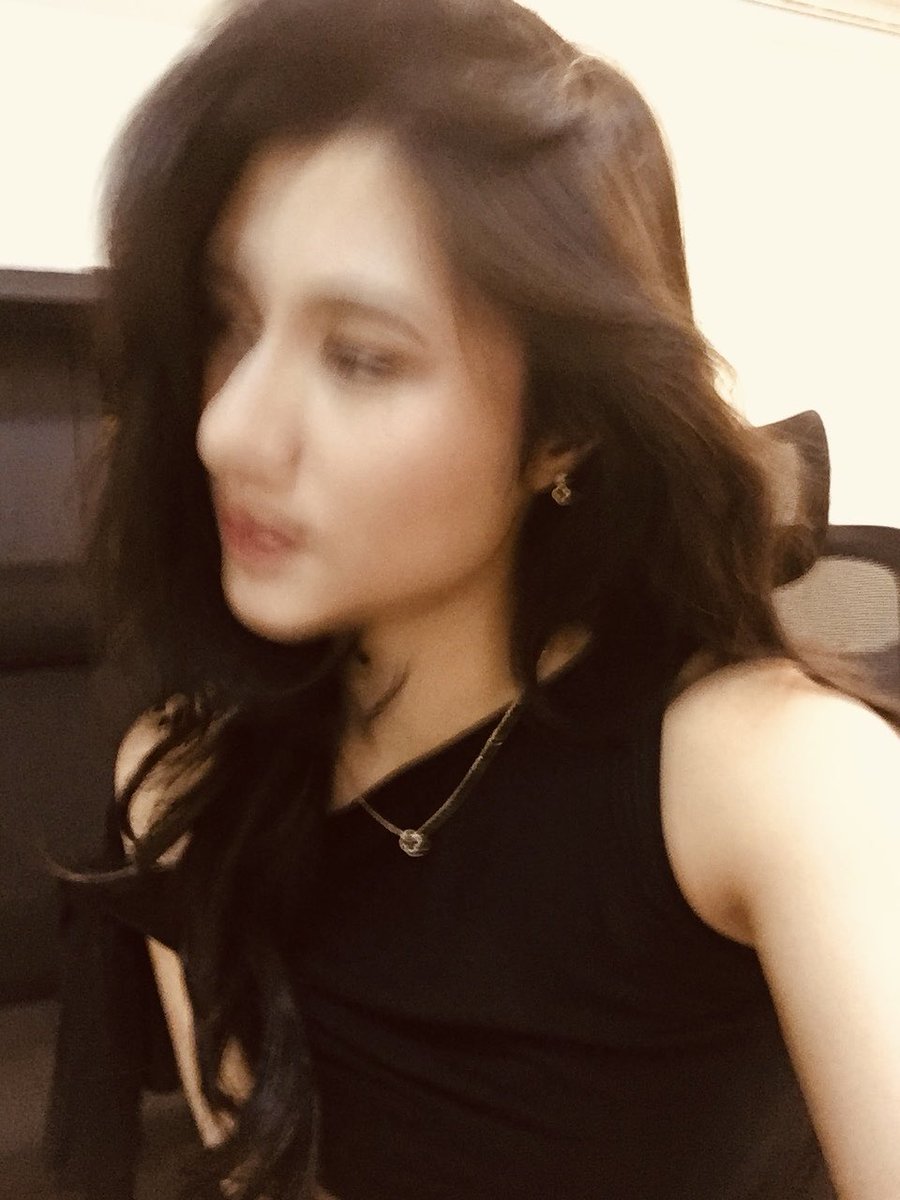 SW_RaishaJKT48's tweet photo. terima kasih untuk vc hari ini, sesi 3 nya soldout juga so happy! ❤️ https://t.co/tprYxlYeiY