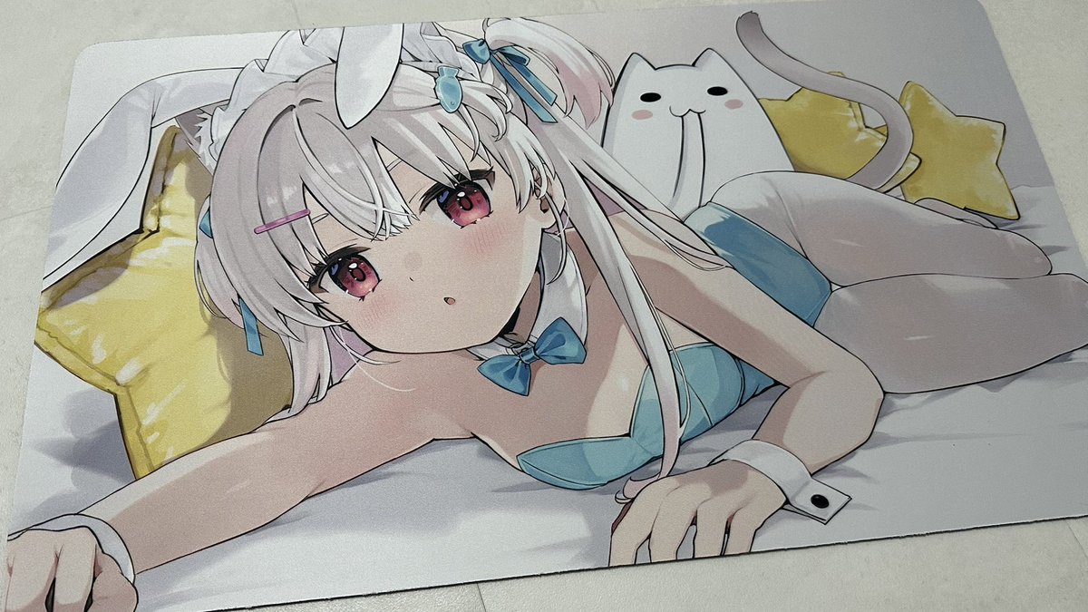 erisize's tweet photo. デスクマット！高級感あってとても良い… https://t.co/epaOhTBTFV