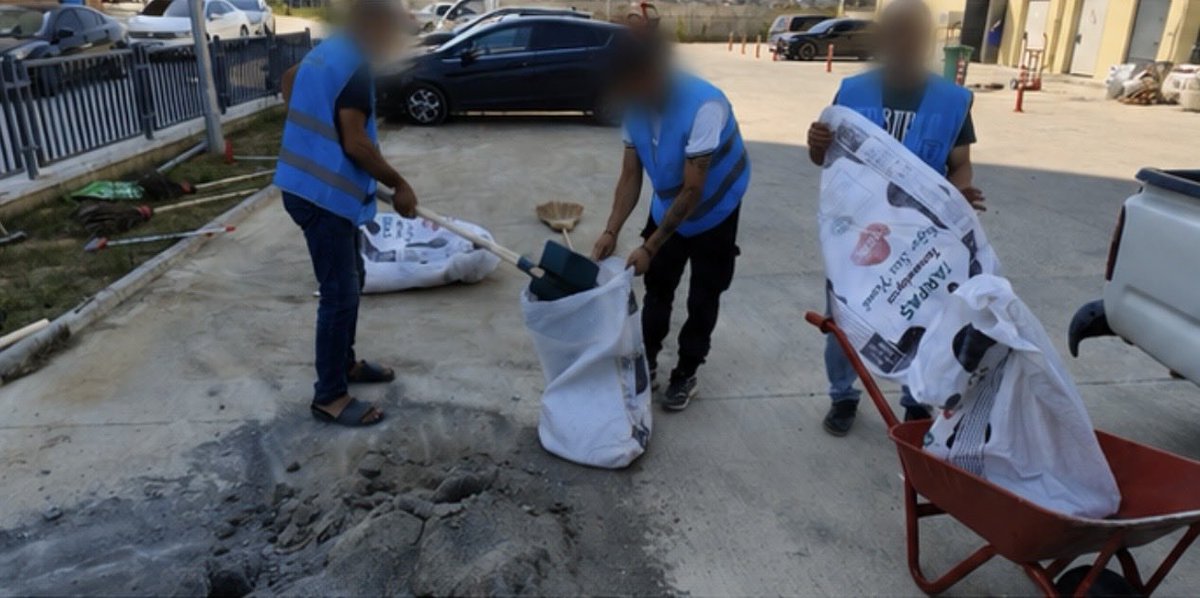 DuzceDsm's tweet photo. TOPLU ÇALIŞMA HİZMETİ İLE AKÇAKOCA DEVLET HASTANESİNDEYİZ..
   Kamu hizmeti yüküml��lerinin,  gerçekleştirdikleri toplu çalışma hizmeti kapsamında, Düzce Akçakoca Devlet Hastanesinin temizlik ve bakım çalışmaları gerçekleştirildi.  

@lutfullahates25 
@KarabahceKenan https://t.co/omuRZ8hlWp