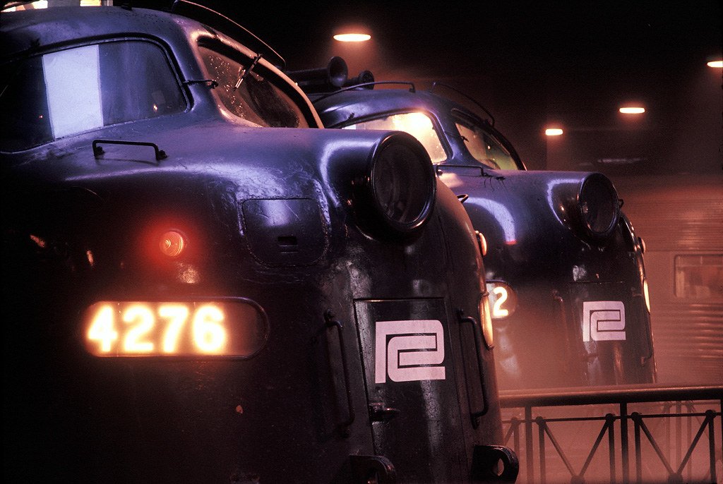 RailroadRaccoon's tweet photo. Good morning!!
Penn Central, The Admiral (NYC - Chicago) and The Red Bird (Chicago - Cincinnati) at Chicago
©Mel Patrick 1968 https://t.co/B31xTWQrN1