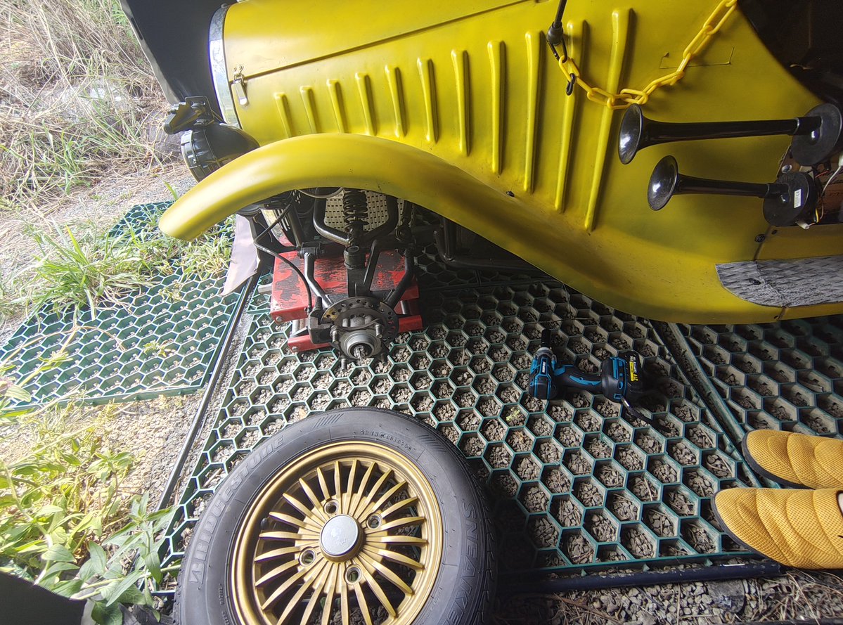 yellowrabbit398's tweet photo. いかん、、、またセンターズレた
専用工具なしで感覚での調整は限界かなー

とりあえず再度調整して遊びを合わせて👩‍🔧
#ミニカー
#整備
#タイヤ交換 https://t.co/qfR4wBuNdW