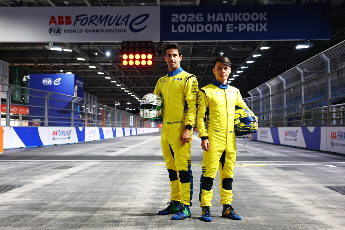 LolaFormulaE's tweet photo. We’re going to miss this duo 💛💙

#FormulaE #LondonEPrix https://t.co/LCxVTZZZXv