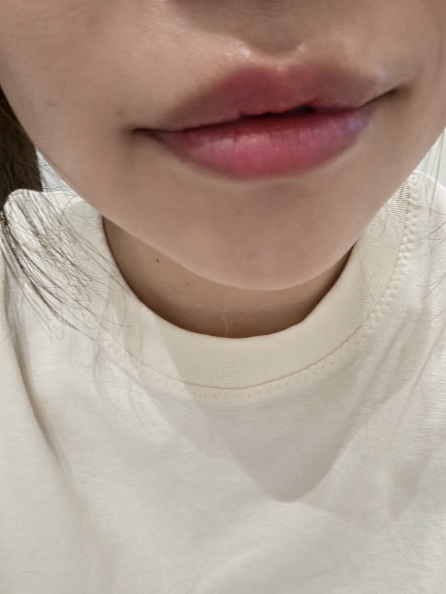 msr373700's tweet photo. 色可愛すぎてリピ♡
時間経てば経つほど艶唇に💋
保湿されてびっくりするほどプルプルに
発色も抜群、言う事なし
軽くてかさばらない持ち運びにも便利！
このシリーズ全て優秀
#naughtypercent #メルティングシャインリップスティック #韓国コスメ https://t.co/6xkrlidG0H
