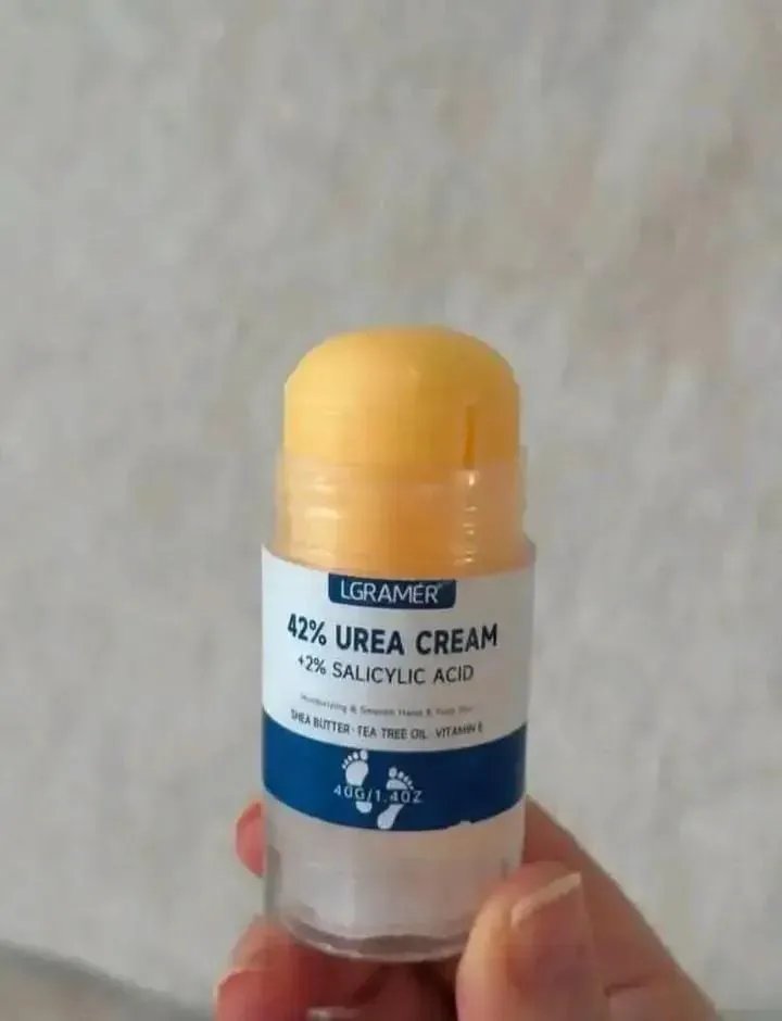 Amudemaisy's tweet photo. Achei que não funcionaria por ser tão barato, mas a indicação da minha dermato foi certeira! Adeus vergonha de andar descalça ou de rasteirinha. Tô mega feliz! 🥰 https://t.co/gKL1PUO2Kl