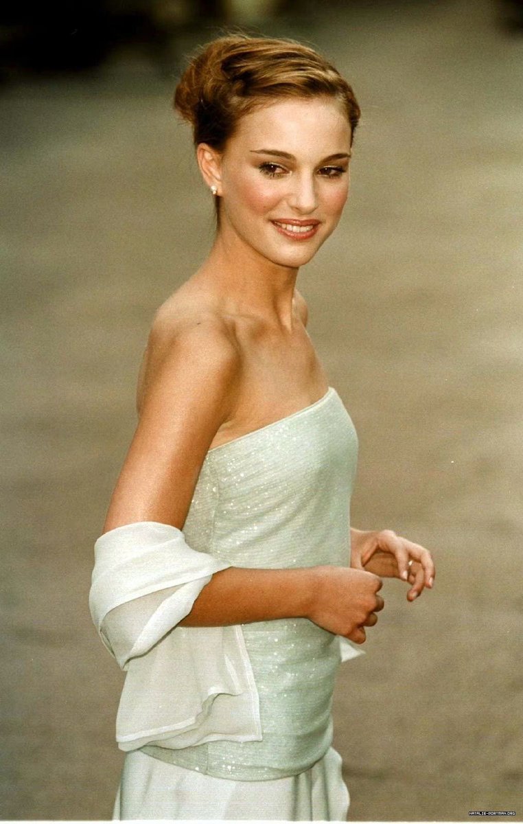 PhotosPortman's tweet photo. Natalie Portman⭐️ https://t.co/OO1U9X9TuM