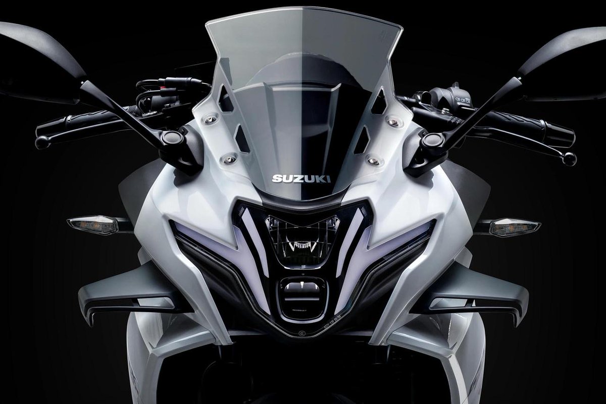 motospo_'s tweet photo. 【日本導入にも期待！】スズキ「GSX250R-F」登場！ VVLエンジン、ウイングレットにカラーTFTメーターも装備して充実進化！
https://t.co/huAt31iUjf

中国の豪爵鈴木（Haojue）が、250ccフルカウルスポーツ「GSX250R-F」を発表した。従来型・GSX250Rの親しみやすさを受け継ぎながら、可変バルブリフト機構・VVL付きの新開発並列2気筒エンジンやカラーTFTメーター、スマートフォン連携機能などを新採用。スタイリングもウイングレット付きに一新され、装備、走行性能まで大幅な進化を遂げている。
