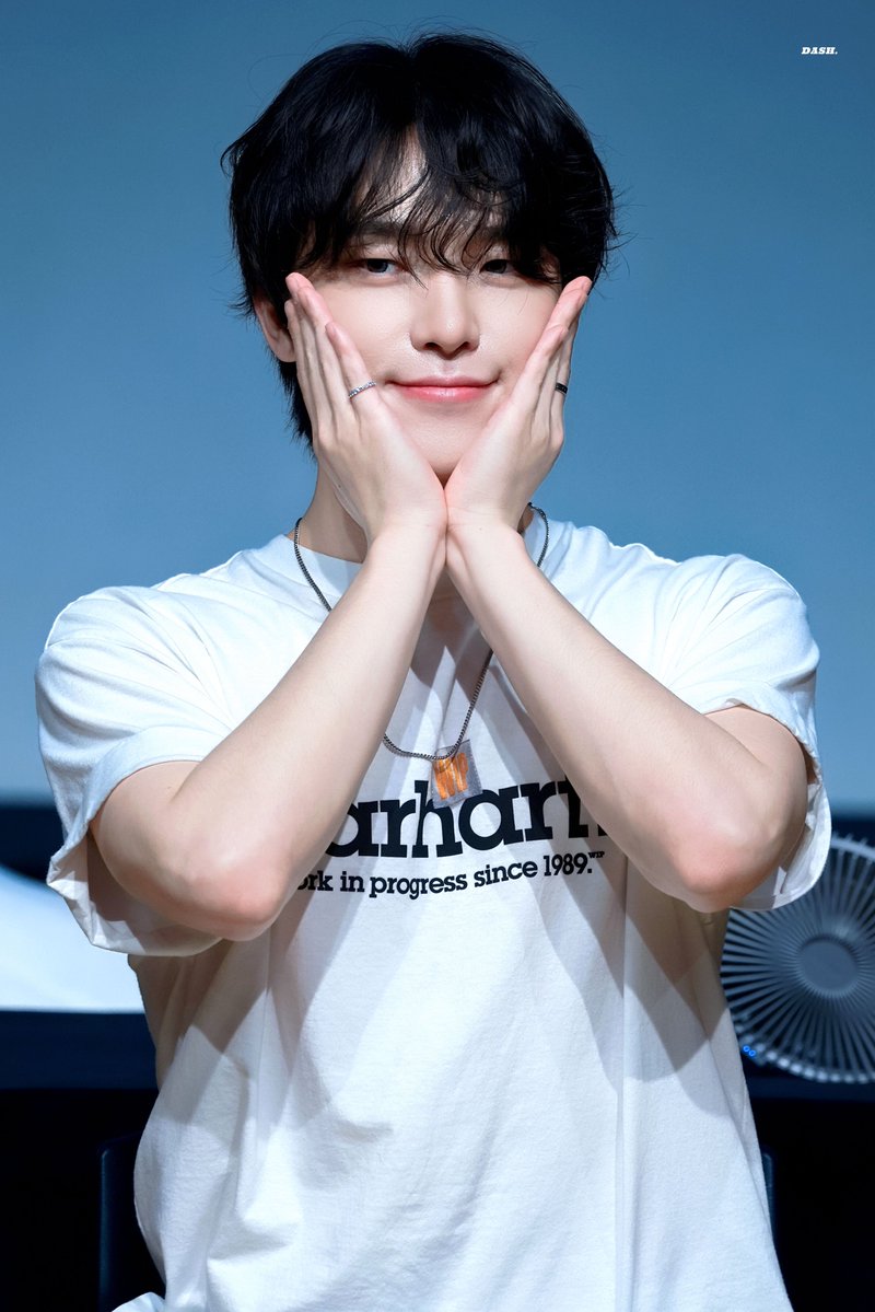 DashForDino211's tweet photo. 260814 블루드림 미디어

찬이 잡아먹어야돼🙂‍↔️

#디노 #DINO #이찬 #ディノ
#세븐틴 #SEVENTEEN
@pledis_17 https://t.co/G7Y9Nsz6uD