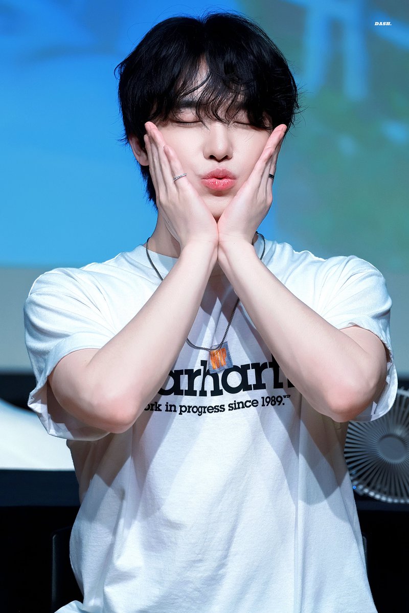 DashForDino211's tweet photo. 260814 블루드림 미디어

찬이 잡아먹어야돼🙂‍↔️

#디노 #DINO #이찬 #ディノ
#세븐틴 #SEVENTEEN
@pledis_17 https://t.co/G7Y9Nsz6uD