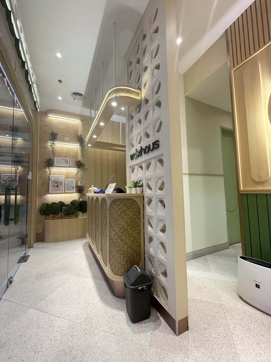 edeedaa's tweet photo. libur pertama di agustus ke living world

makan di marugame trs suami aku minta scalling, di sebelahnya ada wax house jdi aku ambil treatment threading alis

setelah itu ke azko beli ini itu trs mampir ke mandalika beli parfum

ya allah lancarkan rezeki kita yg suka jajan ini😌 https://t.co/nkcau5UI45