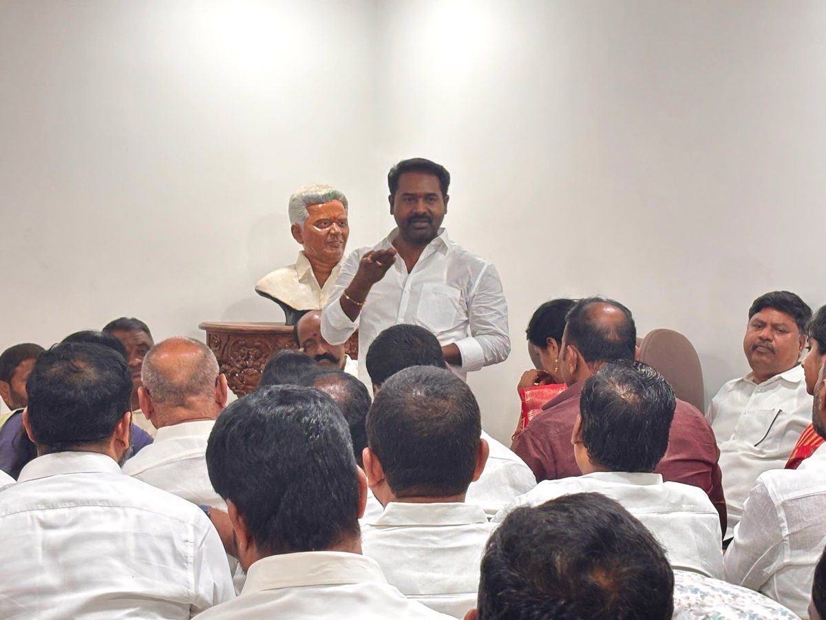 kata_SrinuGoud's tweet photo. ▪️సీఎం సభ విజయవంతం చేద్దాం.. పటాన్చెరు ముఖ్య కార్యకర్తలకు కాట శ్రీనివాస్ గౌడ్ పిలుపు
#KataSrinivasGoud #CMRevanthReddy #Patancheru #Sangareddy #SmartRationCards #Congress https://t.co/2yhUuefr5e